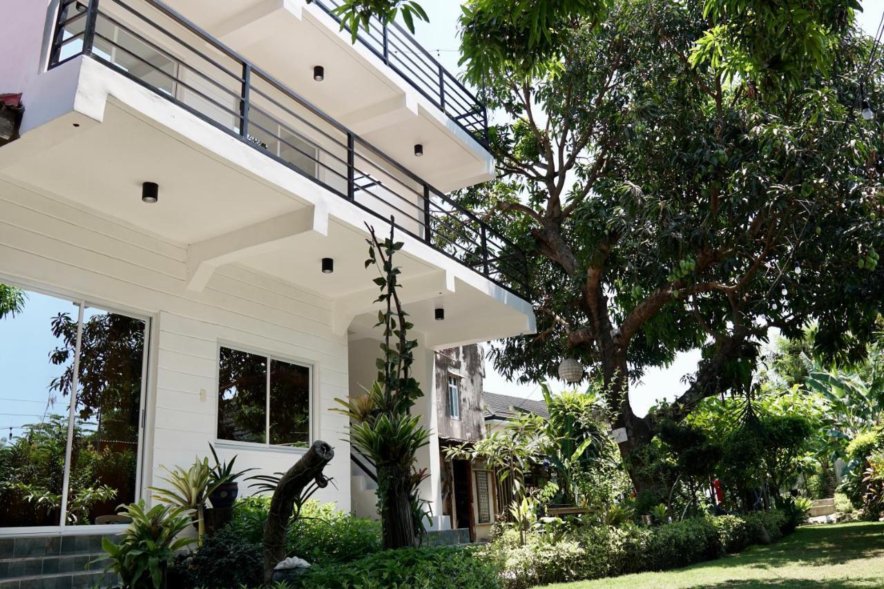 Location One Eighty Bed and Breakfast Bangcusay Buitenkant foto